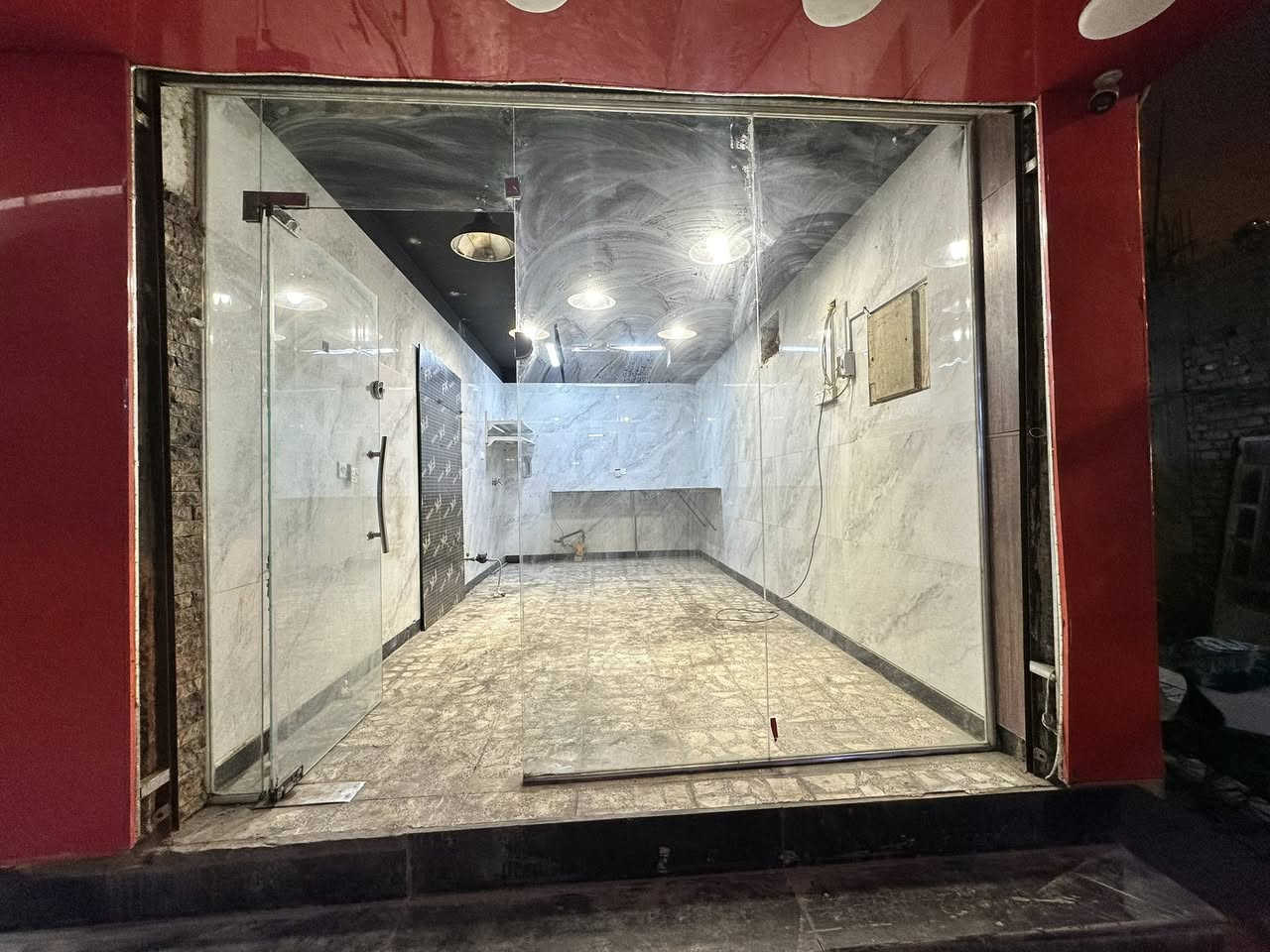 للايجار  …… محل تجاري بناء حديث  في الاعظمية شارع المطاعم مجاور مطعم ناجي نعوش الواجهه 3 متر والنزال 6 متر  للاستفسار الاتصال بالرقم التالي ***********
