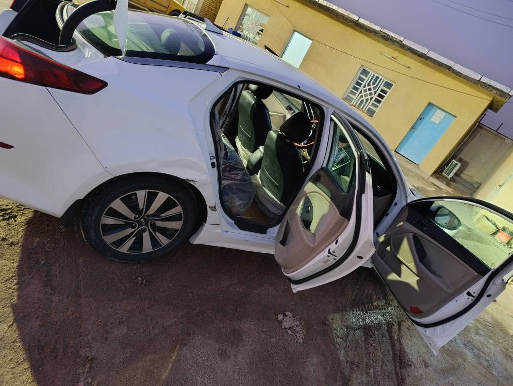 🚗 للبيع: كيا أوبتيما 2015
📍 مكان السيارة: البصرة
📞 للتواصل: ‏‪***********
💰 السعر107 ورقة –  مجال قليل 
🛠️ المحرك: 4 سلندر – 2400cc GDI
• كهربائيات كاملة
• شاشة وسطية 
• كاميرا دوّارة
• تحكمات ستيرن
• إشارات بالمرايا
• لايت زينون أصلي
• طخم إطارات جديدة بحالة ممتازة (90%)

⚠️ أضرار السيارة:
• وارد أمريكي
• حادث بسيط في البنيد فقط، مصبوغ
• الدواخل الشاصي واللغود مكفولة من الاضرار 
• تعديل بارد بسيط موضح بالسونار
• صورة السونار مرفقة مع الصور
• السيارة ليبل واحد ومكفولة بالكامل

📌 تفاصيل إضافية:
• رقم السيارة: ذي قار الدولي الجديد
• باسم المالك تحويل مباشر
• لون السيارة: أبيض البصرة, العراق
