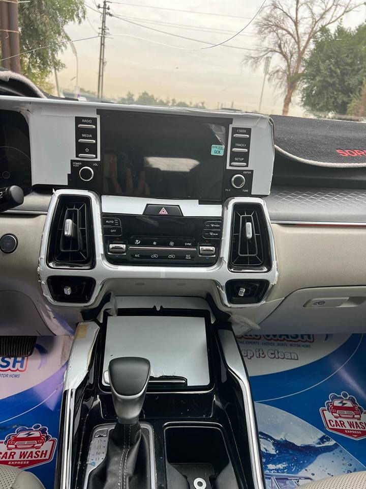 سورينتو 23 2.5L فول مواصفات  فتحه بانوراما 7 راكب مقاعد كهرباء صندوق كهرباء تشغيل عن بعد 3 قطع تبريد مكفوله من الصبغ والتبديل فقط بارد قليل كشنات جلد السعر 275 $ وبيها مجال بسيط للاستفسار الاتصال *********** بغداد, العراق
