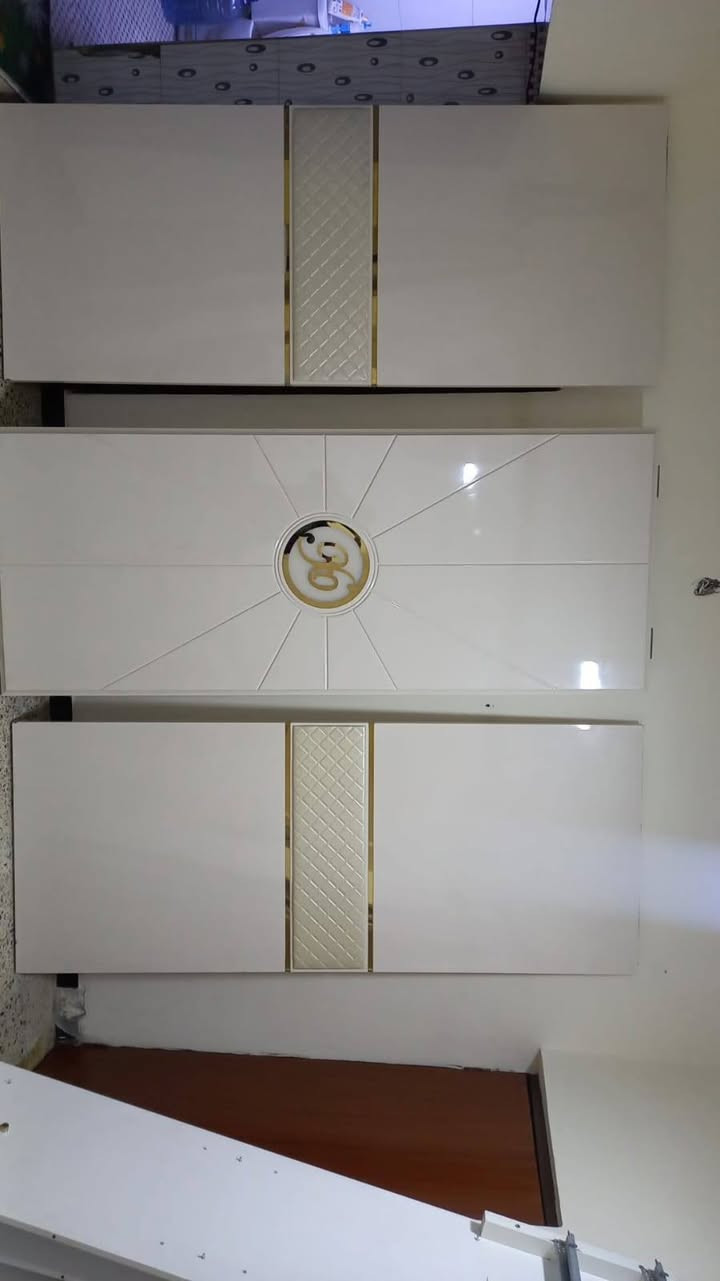 كنتور إيطالي للبيع  ثقيل جدا الطول ثلاث٣ أمتار أبواب سلايت جرارات هايدروليك
السعر 175 المكان المشراق
***********
