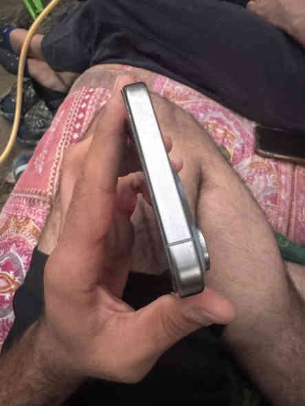 جهاز 15 برو ماكس نضيف بطارية 89 مساحته256 كرتونته ويا لستفسار علرقم. ***********
