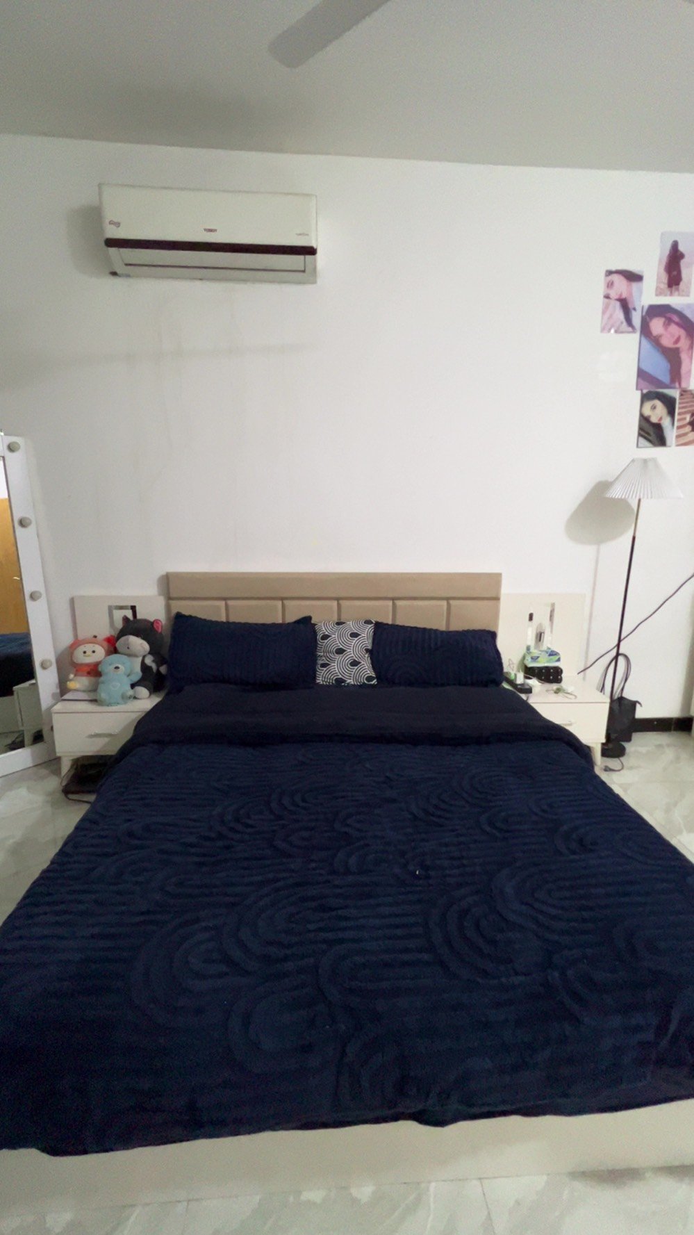 غرفه تركيه جديده ونظيفه ممستعمله هواي اشتريته قبل ٦ اشهر بـــ ٧٠٠ 
الضرر فقط هاي الحافه مال الجربايه والباقي نظيف 
للبيع كامله ماعدا الدوشك 
الشد والنقل عليكم🤍