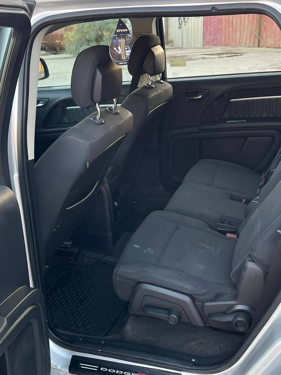 جورني موديل ١٠
٦ سلندر ٧ راكب مكينة وكير كفالة حدادية نضيفة  
بيهه اربع قطع صبغ اثر جراد فقط بدون ضربة رقم سليمانية 
مكانه الديوانية ب٩٠ وبيهه مجال 
***********
