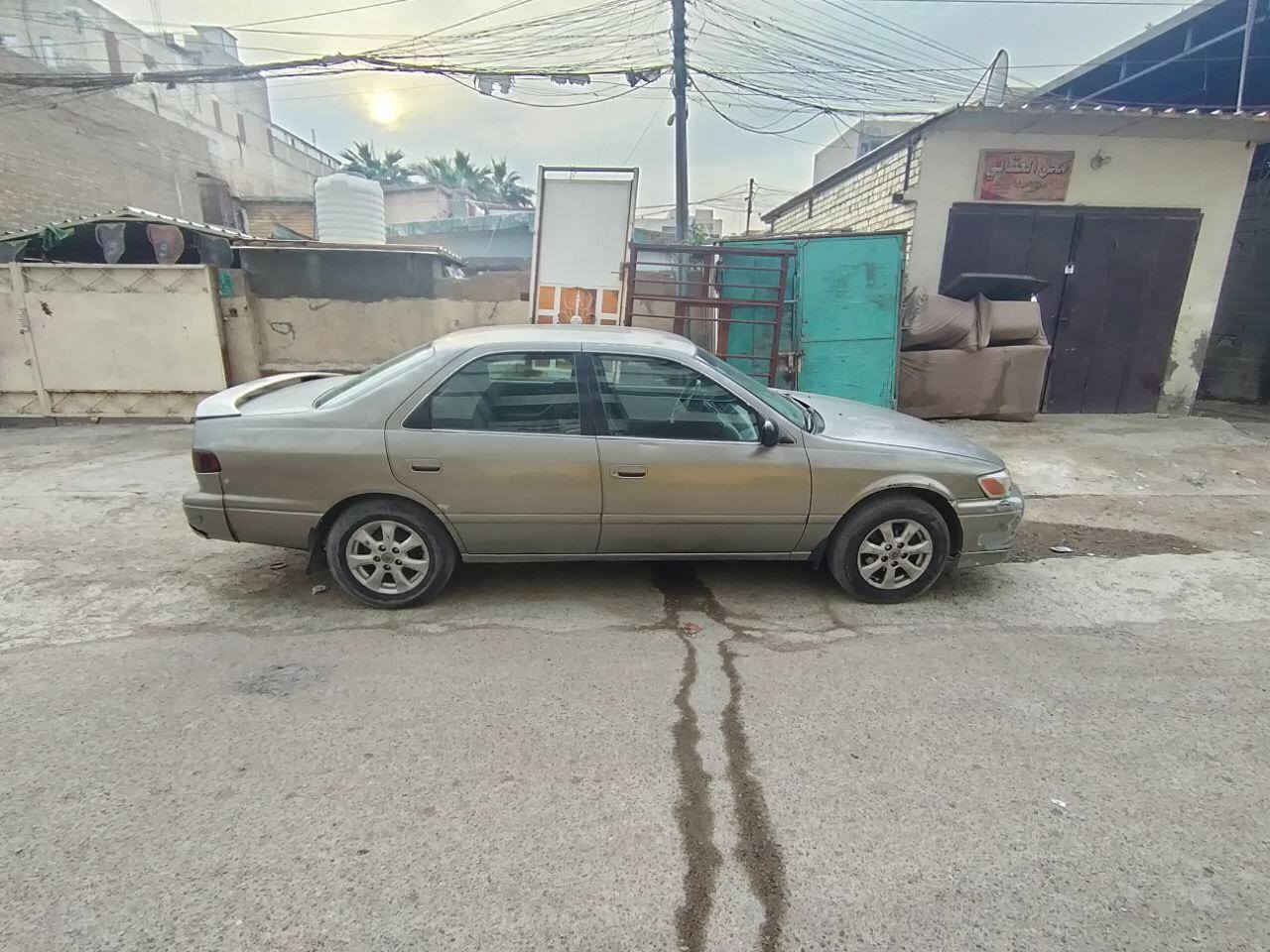 السلام عليكم
كامري موديل 2000 
المحرك ابو الجف حاوية صار اسبوعين من بدلته بيها ضربة بالباب الوره السايق 
وبيها جراد 
سعرها ب٨٠ وبيها مجال مكانها بغداد 
***********
