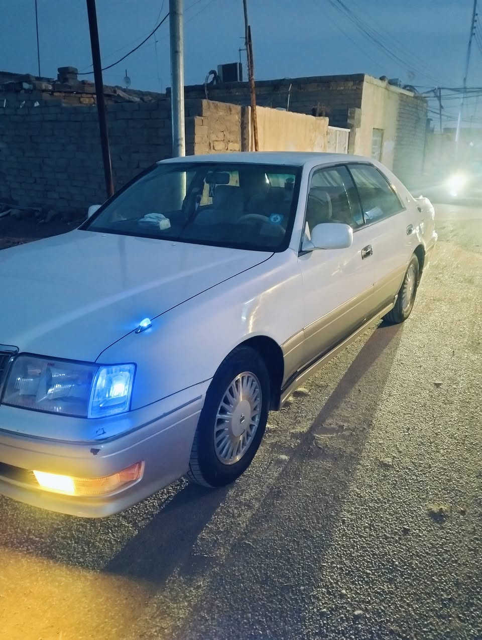 السلام عليكم للبيع راس الثور مديل 1998 رقم ذي قار انكليزي بسمي محرك 3000 فيفتي سياره جاهزه عله اخر حبايه مكفوله من الكص والضربه  تبريد كير مكينه كفاله تخم تاير توني شاده سنويه لل2030 ملاحضه السياره احله من الصور سعر 90 ورقه وبيه مجال بسيط مكاني ناصريه مركز المدينه للتواصل ‏‪0787 963 5620‬‏
