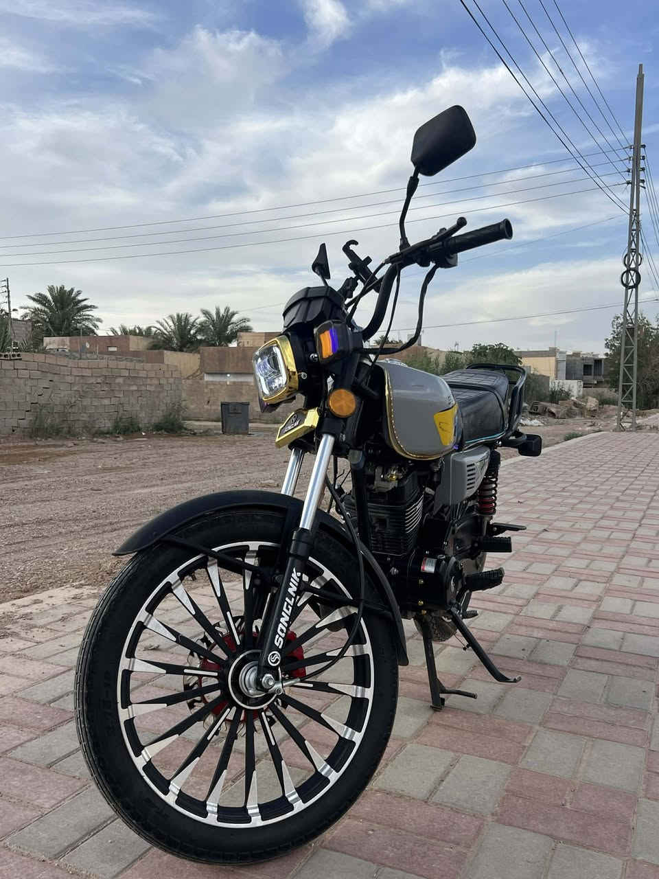 السلام عليكم
سونلك للبيع
موديل 25 بعده نضيفف سبانهه ممدوده عليهه
نضافه كدام عينك محركه SBF اقوه نوع محرك ضاغطه وزنجيل
وياه ورقه اجتي 
سعرهه ٧٧٥ وبي مجال
مكاني الخمسه كيلو قرب مركز الحريه
*********** متابح بي واتساب
وهاذ الثاني فقط اتصال ***********
