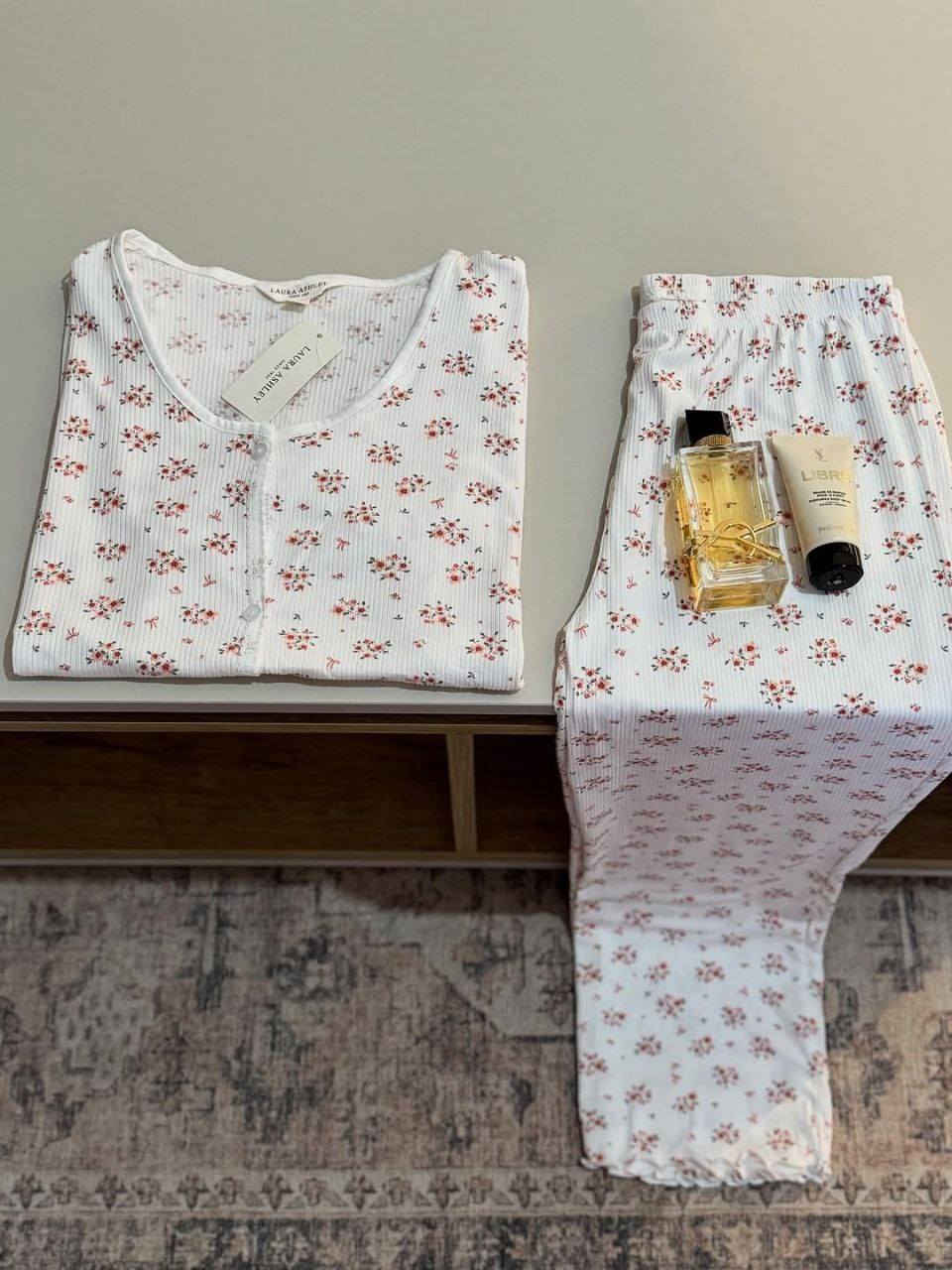 بحامة كوتون امبرطاسيون لامارك laura Ashly 
السعرررر فالخاص سومة لافاررر 
سيري فيها 6حبات 
S M L XL 
التوصيل متوفر ل69ولاية اهلا وسهلا بالجميع


**إذا كنت صاحب هذا الإعلان وتريد حذفه لأي سبب، رجاءا أرسل رسالة إلى الدعم الفني**