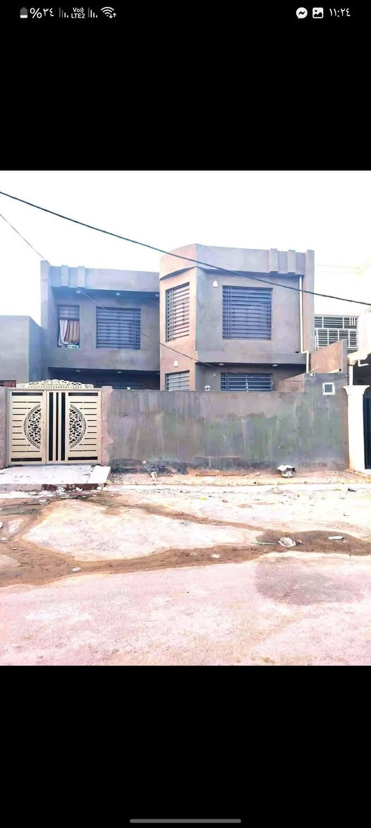 بيت للبيع200متر طابقين
✅️شارعه 15متر مبلط مفتوح ع 60
✅️بي 4 اغرف وصالتين وصحيات وستقبال ومطبخ بناء جديد درجه اولى 
✅️اماء كهرباء مدارس اناره ليليه 
✅️شارع مبلط جميع لخدمات متوفره 
✅️موقعه/نجف مجمع بيتي مقابيل صلطان
  
 ☎️للاستفسار *********** واتساب
