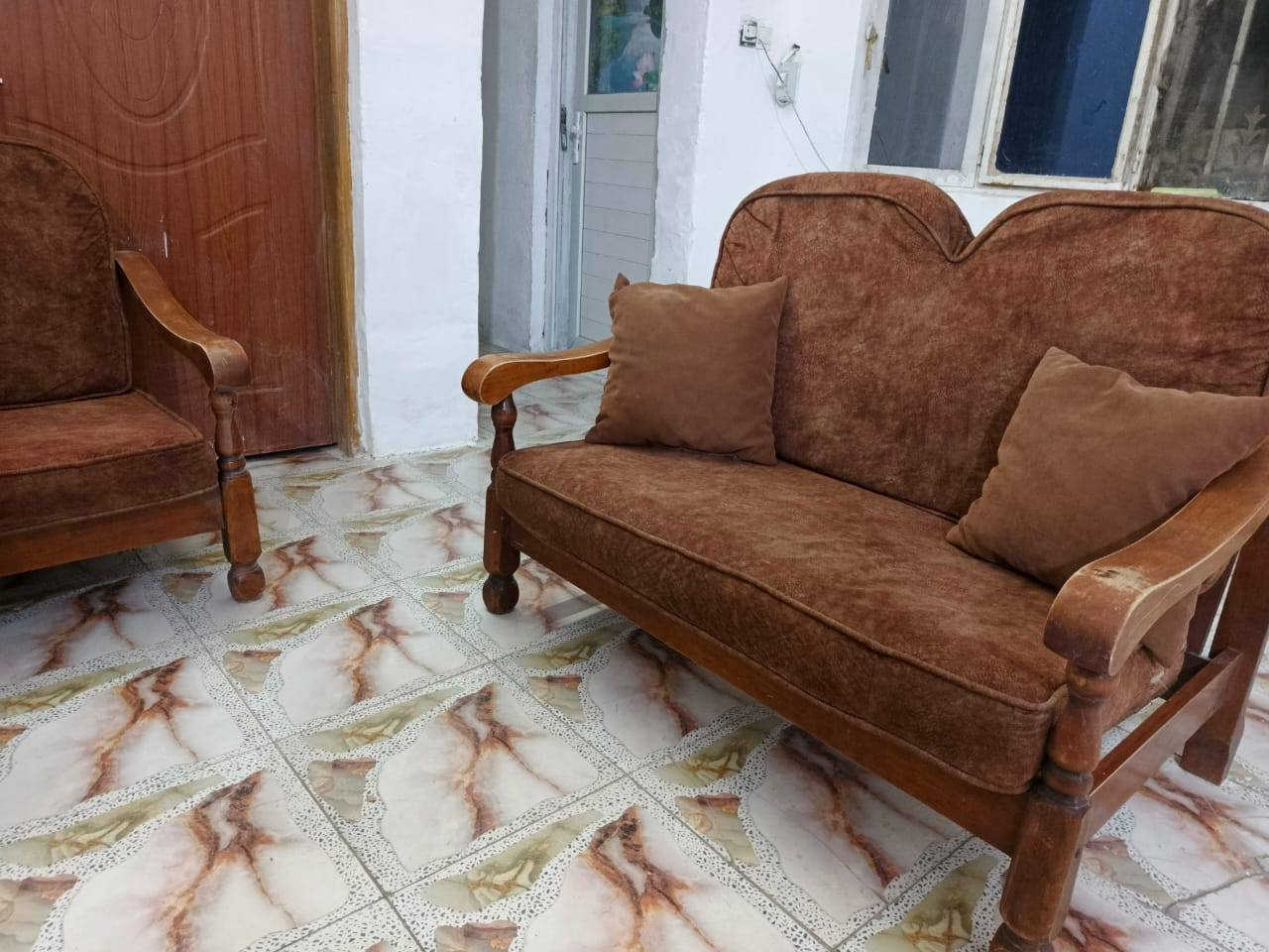 تخم صاج ٧ مقاعد نضيف السعر ٢٢٥مكاني مشخاب ***********
