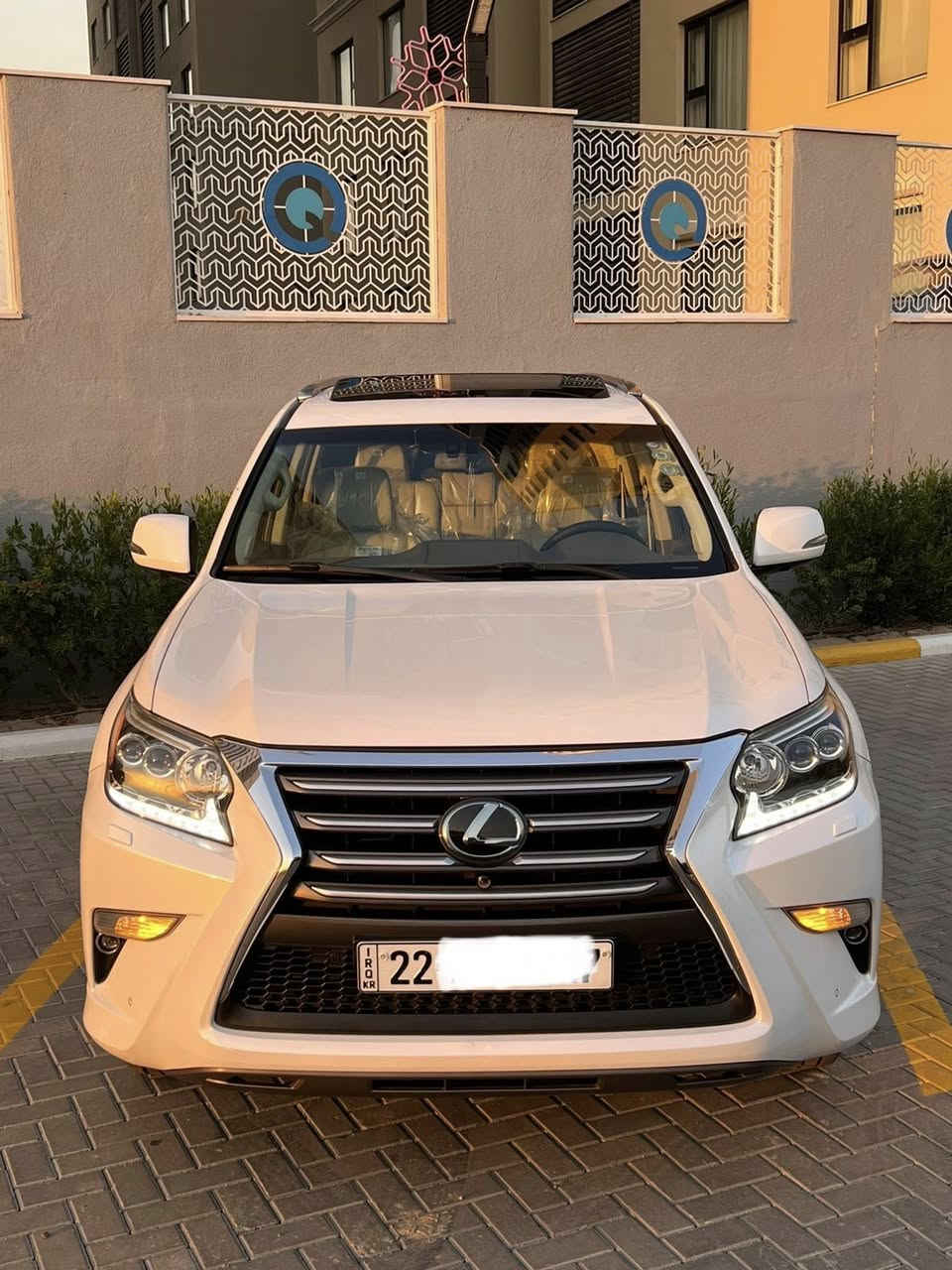 برادو لكزز موديل 2015  باب اول
رقم اربيل الجديد 
مكفوله كفاله عامه من الصبغ والتبديل والبارد 
 سيارة داخل ابيض اوف وايت
مواصفات 
جكات تصعد وتنزل السياره
شاشات 3 بلاديات
رادار امامي + جانبي
كشنات حار + بارد + ثنين كراسي كهرباء
كشن سايق خزن مموري
اربع كامرات 360 درجة 
ستيرن كهرباء خزن + ستيرن تدفىء
اتو بارك تصفط وحدهي
13 سماعة + دمام 
كشنات خلفية كهرباء 
تشغيل عن بعد 
فتحة بل سقف
بصمات اثنين  
اعلى مواصفات بل لكزز فول للاخير 1/1
السعر (347) وبيهة مجال للشراي 
مكاني بغداد الكرخ 
رقمي ***********
