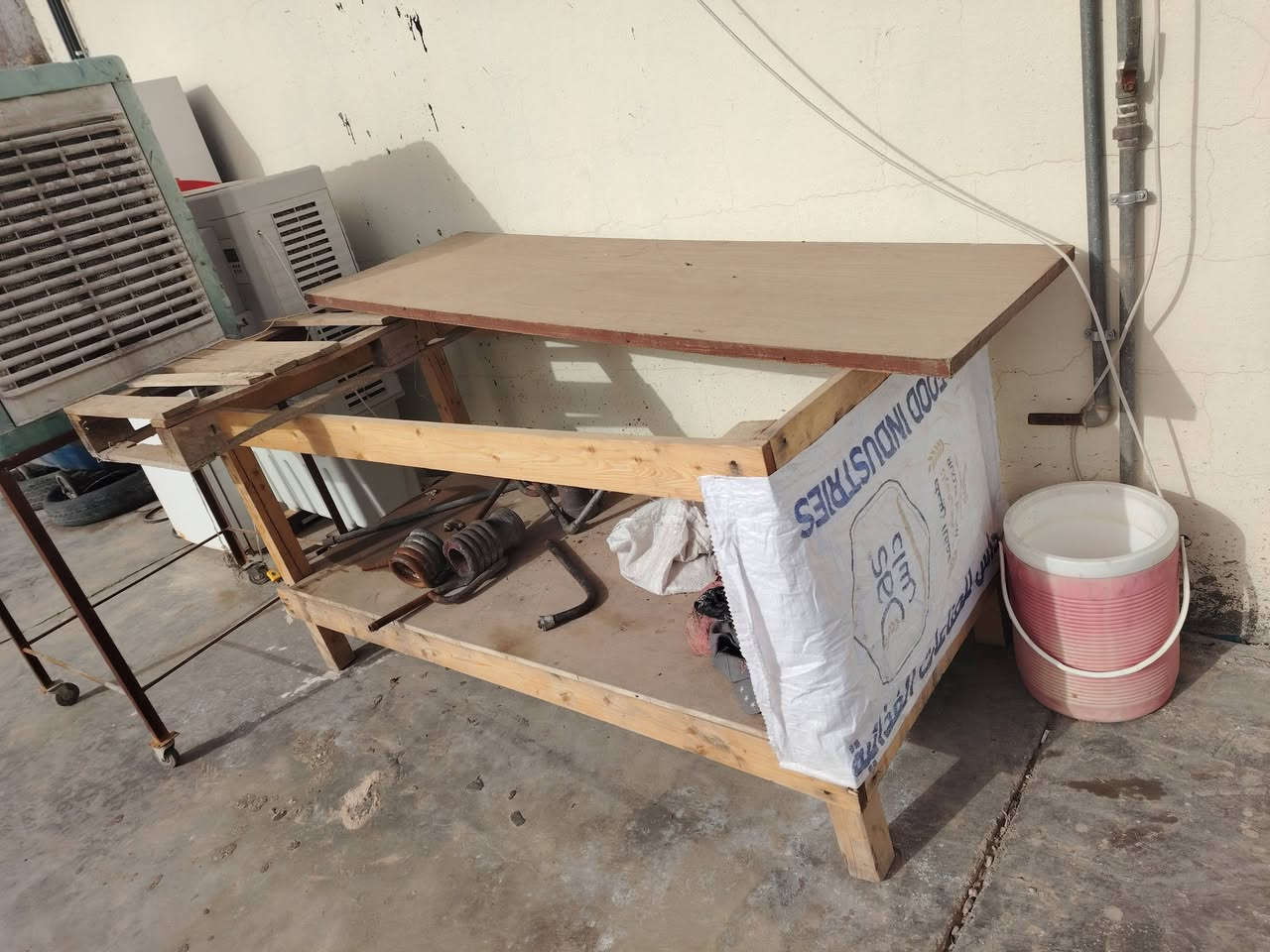 السلام عليكم قراض البيع مال فرن صمون ومخبز البيع العنوان الجزيره البعلي الجاسم قرب المحطه مال ماء الشراي يتفضل خاص او مراسله واتساب *********** ابواشرف ال دليم
