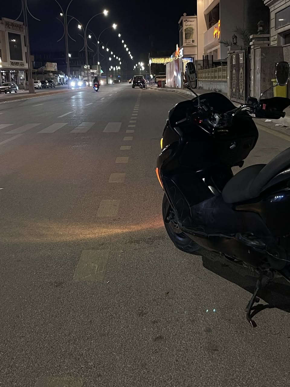 السلام عليكم للبيع دراجه فورزة 09 موديل 2006  بومه عميه كهربايات كلها شغاله مكينه فول كزوز رياضي ايبي اس شغال حساس ستانه شغال تايرات كلش نضاف دراجه حلوه مال جناي وسعرها مناسب (بدوون اوراق ) يرادلها شوي ترتيب 
مكاني الرمادي قرب حجي زياد السعر 600 او بيها مجال ***********
