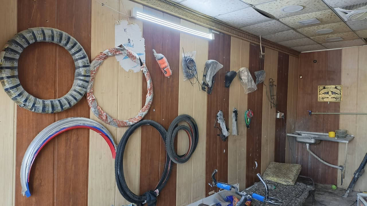 محل باسكلات للبيع مكانه القادسيه شارع المستشفى العسكري تجي تحسب الأغراض مالته وتاخذه ***********
