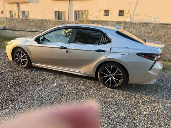 السلام عليكم كامري موديل ٢٣.للبيع ماشيه ٣٧كيلو حادث فقط جاملغ سكن ومبدل بدون تعديل وبيها رصعه بالجنطه اسفل الرقم 
السعر ٢٢٦ تواصل ع رقم ***********
