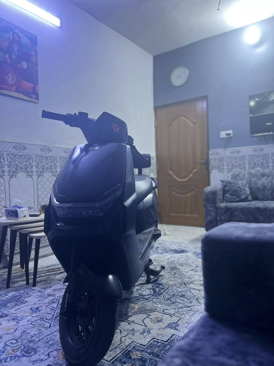 دراجه نوع ياديا  بيها مثبت سرعه و ميزه الرجوع إلى الخلف R الصندوق كهربائي وبيها ثلاث مودات للسياقه ( ايكو -سبورت-والعادي) تقطع مسافه 60k
دراجه مرتبه وبيها ضمان من الوكاله مالتها سنتين إذا عطل لا سامح الله بل بطاريات او الملف بيها تروح الوكاله همه   راح يسولكيا مجانا سعر الدراجه 925
رقمي *********** موجود واتساب وموجود عل خاص
