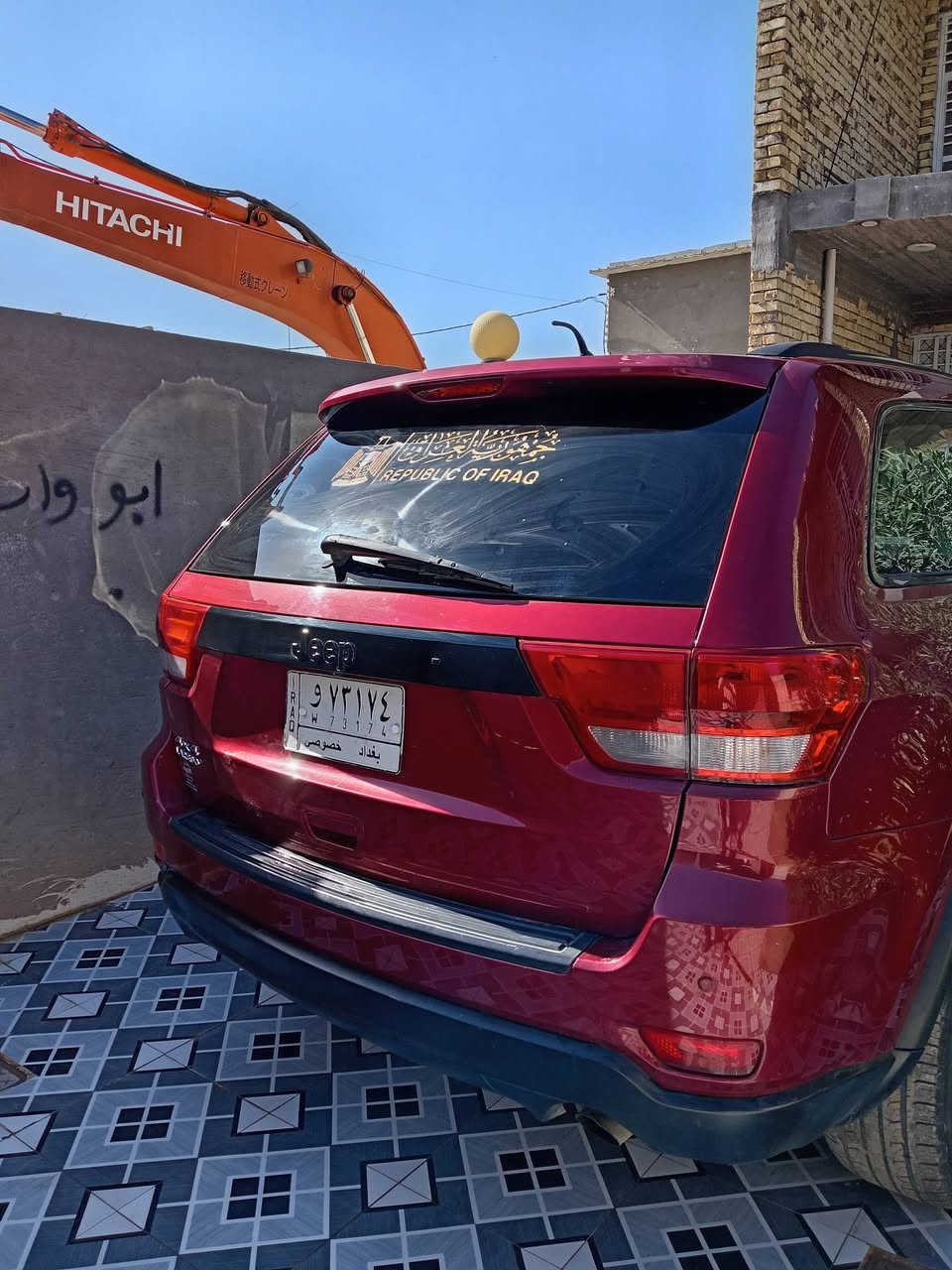 سلام عليكم جيب للبيع 
موديل 2012 رقم بغداد
السيارة وارد امريكي حادثه موضح بل سونار جوه👇🏼
كير محرك حداديه صدر كفاله عامه
حساسات كله شغاله
تحويل ثاني يوم
مراوس حسب الرغبه
مكاني كوت مركز المدينة 
الرقم ***********
***********
