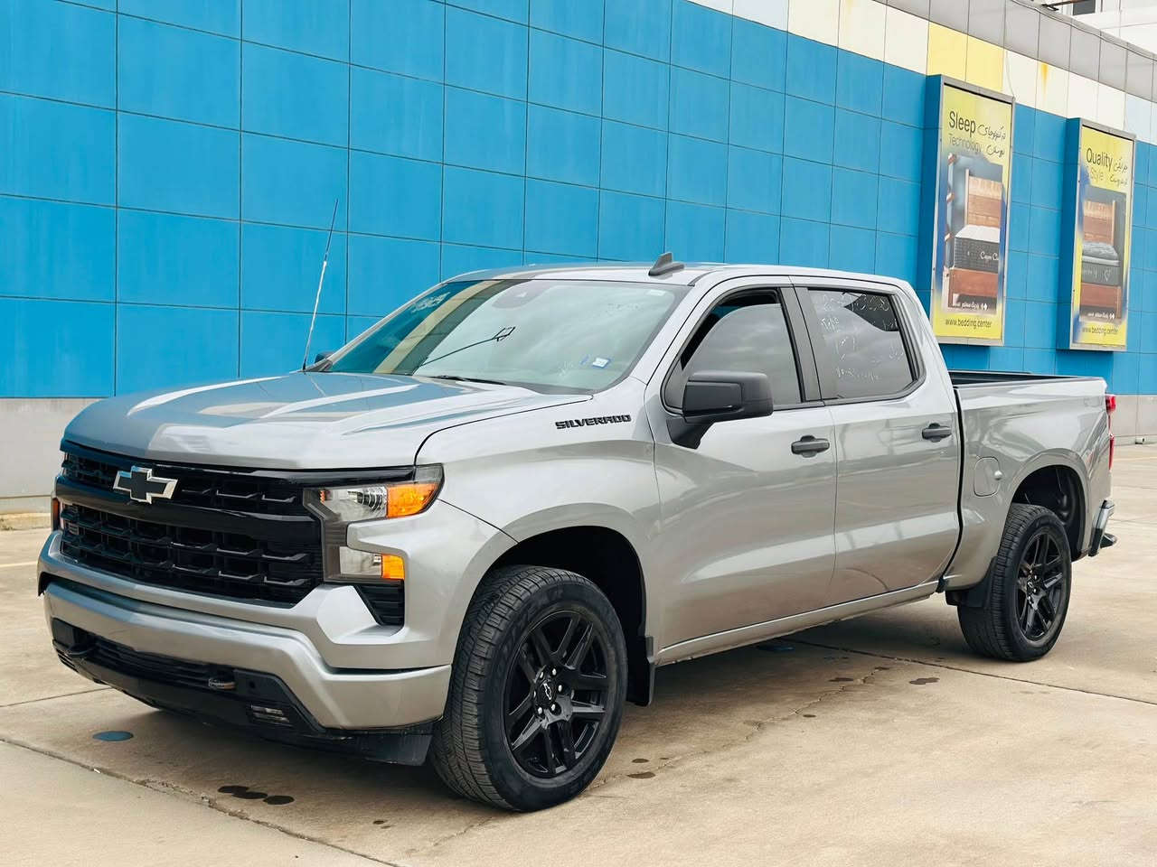 شوفرليت سلفرادو موديل 2024 
صوره حادث موجود بل منشور  حافة بند و باب خلفي بدون دواخل 
 سعر 232 
موصفات CUSTOM
سياره مرغوب باب طويل بودي قصير 
محرك 2.7اربع سلندر 4
بصمه
تشغيل عن بعد 
رادار أمامي 
رادار خلفي 
رادار جانبي 
كشن كهربائي 
سبورتي
ويل كروم 
لايت زينو 
كاميرا 
تحكم ستيرن 
تحديد السرعة 
تبريد مركزي 
بي بعد أهوي مواصفات 
للاتصال ☎️*********** أربيل, العراق
