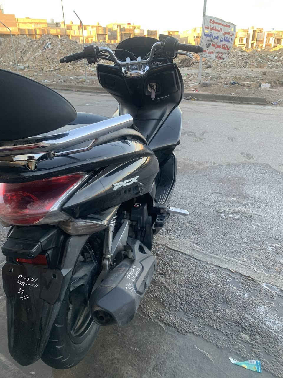 سلام عليكم دراجة PCX جيل اول ياباني.          دراجة ماشيه 22000 مكفوله من كلشي مكينه ناعمه حساس ستاند حساس زدحام دراجة جديده كلش السعر 1250مكاني حي الجهاد ***********
