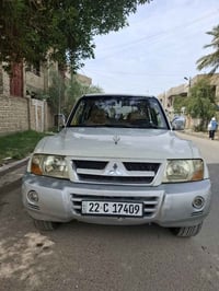 ميتسوبيشي باجيرو ٢٠٠٦ السياره خليجي  السياره بيه صبغ نص الباب مال السا...