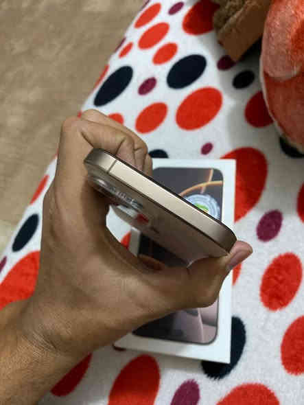 السلام عليكم 
آيفون 16 برو ماكس للبيع💸
ذاكره 256
بطاريه 100🔋
عدد الدورات الشحن 101🔋

الجهاز بعده بالضمان
ملاحضه: الجهاز جداً نضيف والصور الدليل غراضه كاملات كيبل شاحن وكارتونه اي شي مابدل ولا داخل صيانة
المكان بغداد الشعب 📍
السعر : مليون و450 
اذا تحب تستفسر اكثر الرقم واتساب فقط ***********☎️
