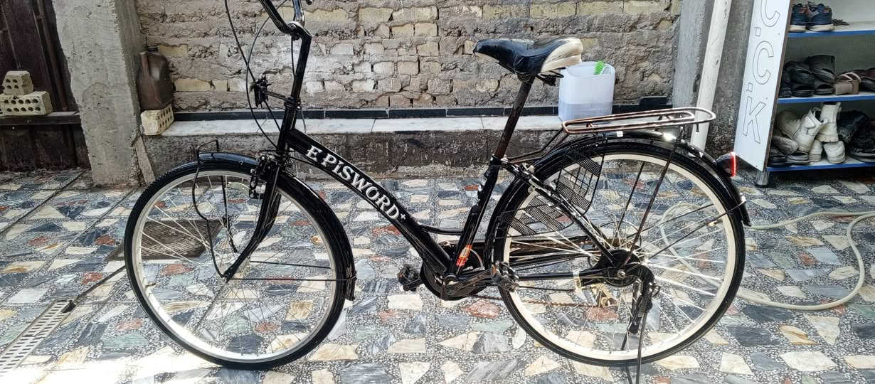 السلام عليكم باسكل بناتي حجم 26نظيف شخط مابي كير 6نمر +حساس باسكل مال حاويه على ايدي نزلته سعره 100وبي مجال للشراي مكان بغداد كماليه الاتصال على الرقم *********** مستعجل على بيعه
