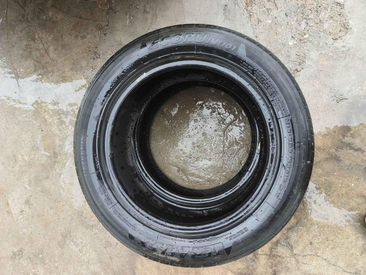 السلام عليكم تايرات 16 نظاف للبيع هذا رقمي 50,000 وبيهن مجال***********
