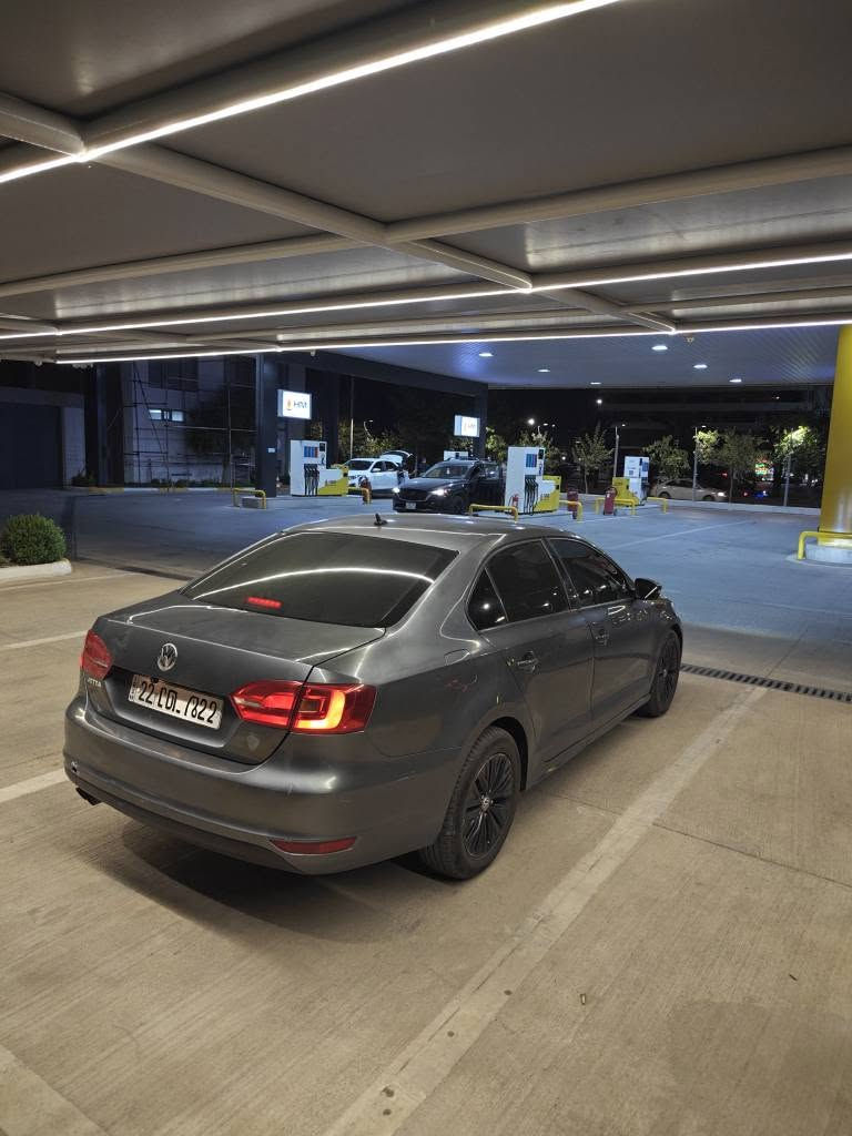 VW JETTA 2012
نرخ 85 گەڵا 
مۆدێل ٢٠١٢
خلیجی مەکینە ٢٠ ی بێ تۆربۆ مەرخوب
بۆیاخ ٣ پارچە بێ ناوگرتن
پێش و پشت کەپس
٤ تایەی تازەی لە ژێرە و تەقە و ڕەقە و گێڕ و مەکینە و تەحویل بەشەرت سەنەویش هەتا 2029 تازەیە 

بۆ زانیاری زیاتر پەیوەندی بکەن *********** یان *********** السليمانية, العراق
