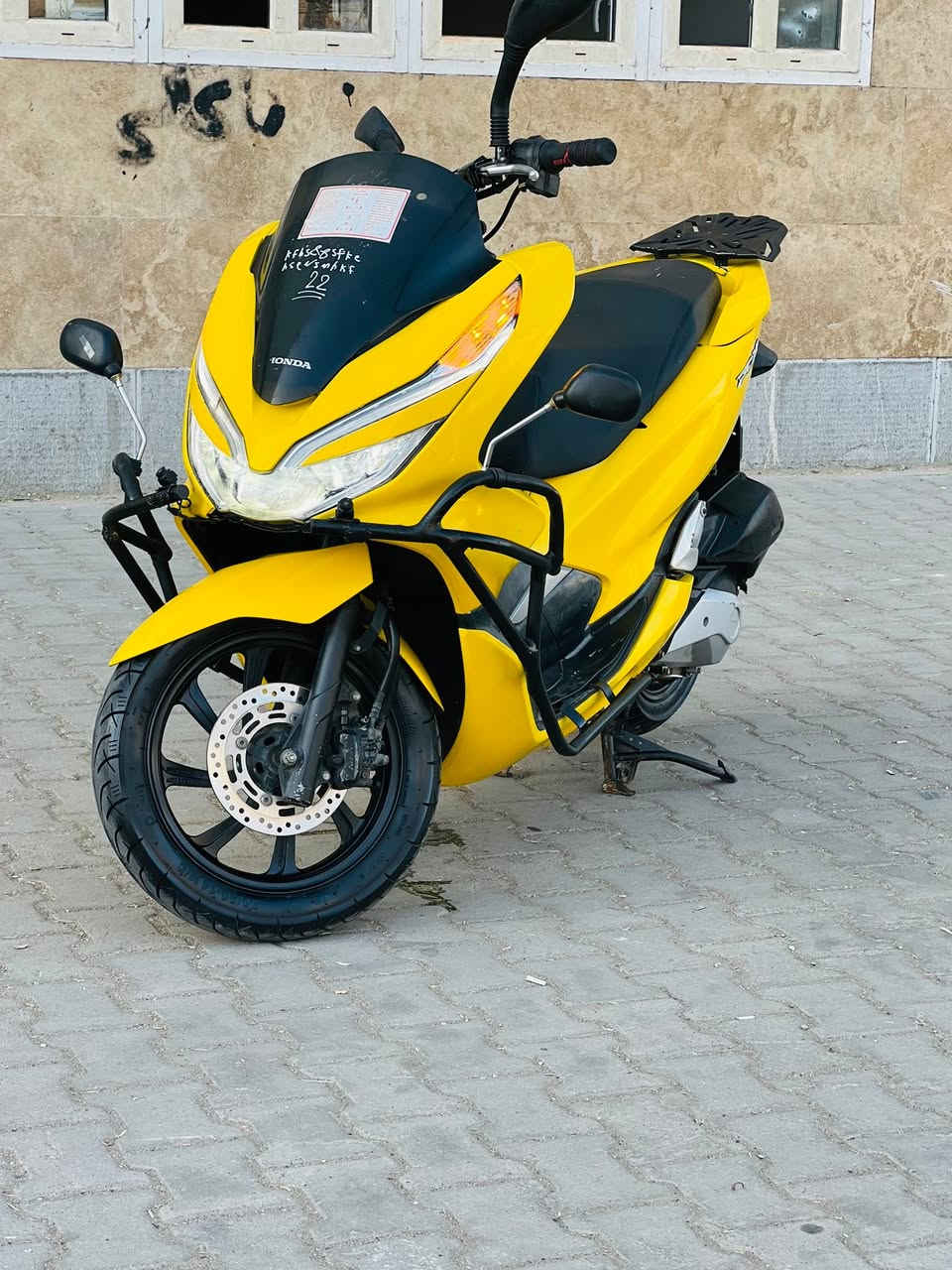 السلام عليكم دراجه pcx جيل الثالث ياباني  مكينه 150  دراجه مكفوله كفاله عامه مال رمبه حساس ازدحام حساس ستان تتدفئة بل يدات لد أمام لد خلفي مكينه برغي ممفتوح بيه شلعه معدل فول مال جناي دراجه تتعب تكول جديده ماشيه 27 حقيقي على ايدي كتلوكات الرمبه بيه السعر مليون 950 وبيه مجال العنوان بغداد الهاتف *********** اتصل وبيك خير ودلل
