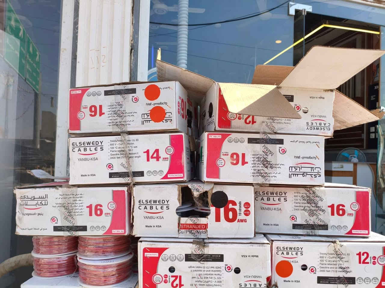 نعلن لزبائنّا الكرام عن توفر واير سنكل السويدي السعودي.
متوفر عدنا كل القياسات وكل الألوان حتى يلبّي أي شغل كهرباء عندك،
بيوت، محلات، مشاريع… الجودة مضمونة والسعر تنافسي 
✅ جودة عالية وما عليها كلام
✅ مطابق للمواصفات الأمريكية
✅ مناسب للاستخدام المنزلي والصناعي
📞 للاتصال والاستفسار :
0774 078 4110 
📍 العنوان:
ميسان / العمارة / حي الفاطمية
قرب تقاطع حي النداء
وكيل شركة بترى
