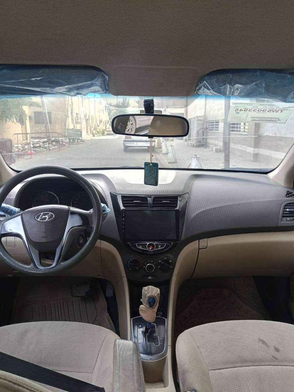 سلاام عليكم اكسنت 2012 خليجي 1600 رقم نجف اسياره بيه صبغ ٣ قطع بدون ضربه وبدون فتح اسياره جديده مكينه كير حداديه جاهزه السعر  88 وبيه مجال مكاني نجف  المبايل ***********
