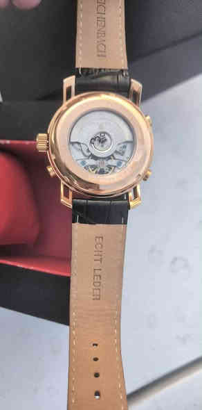 سلام ساعه #ميكانيكيه فول سناتر يوم وشهر وتاريخ رقمي ماركه المانيه اعلى سعر ابيع ***********
