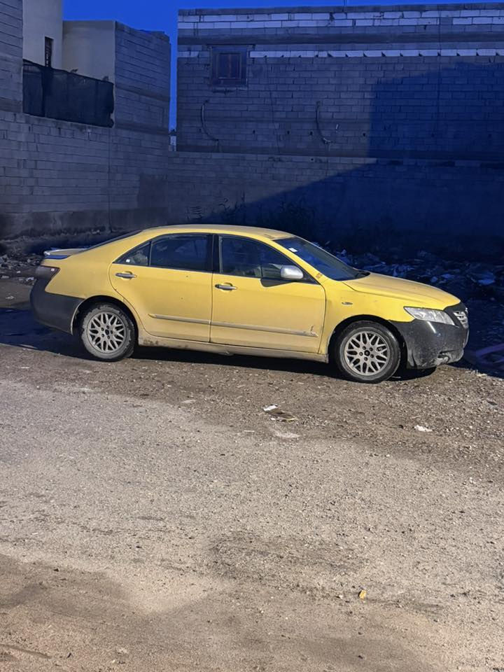 كامري 2008. سياره سلفري مصبوغه اصفر اجره رقم بغداد صدامي عليه هيئه وغرامه دواخله تعبانه يراد اله ترتيب راعيه موجود كشره حلو شوف العين سياره محوره كير ومحرك كورلا 1800. 4 براغي كفاله كهربائيات شغاله 
سياره يرادله ترتيب فقط  السعر43. عليه 4 ورقات هيئه وغرامه تنزل من سعر للتواصل ***********
