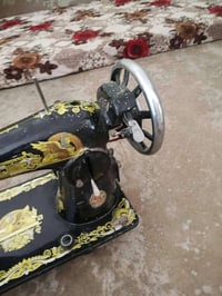 وبركاته متاح للبيع   بلازما نوعيه شونك حجم 32 جديده  ومكينه خياط شغاله...