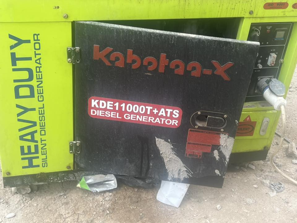 مولد كابوتا 40 امبير شغال واخو الجديده مستعمل شهرين فقط للاستفسار اكثر الاتصال على الرقم ***********
