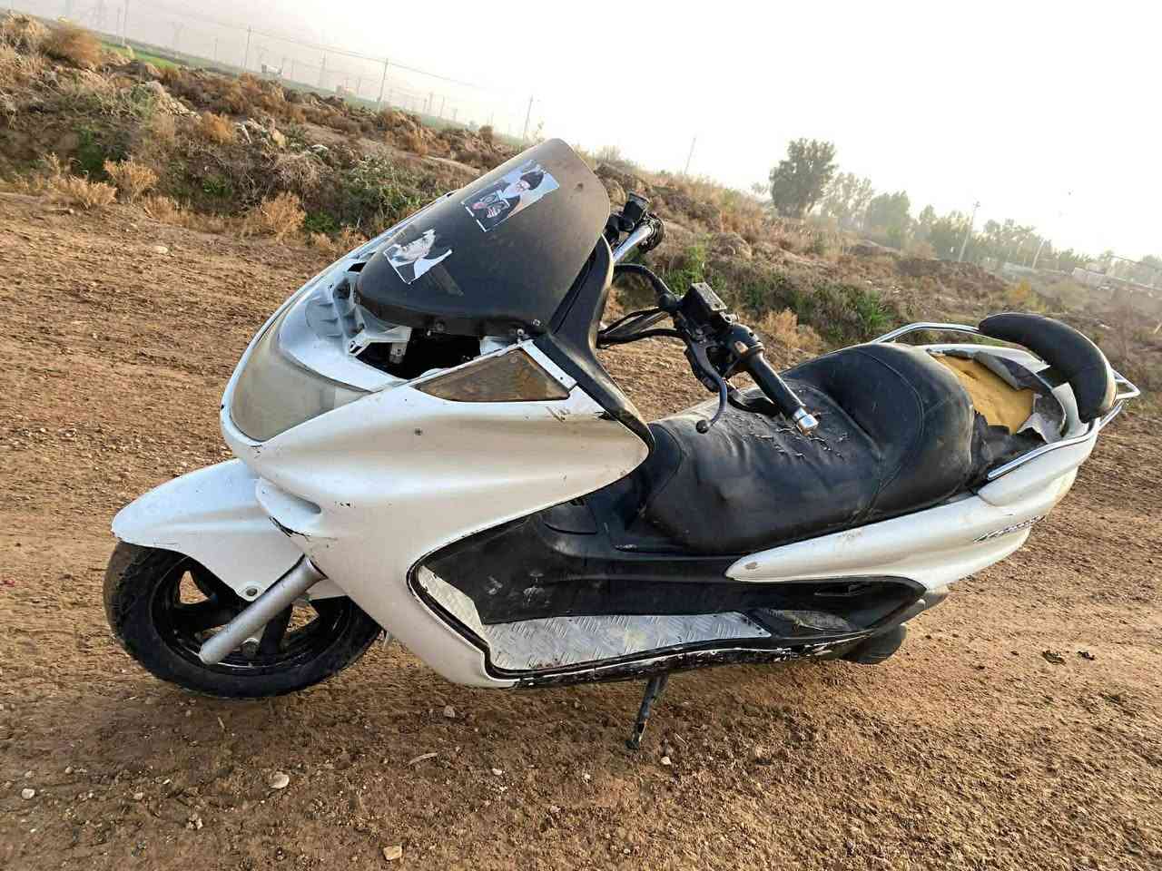 السلام عليكم شباب موجوده دراجه ماجستي دبل رون مكينه 250 الدراجه كوم حديد السعر 250 وبيها مجال للشراي التواصل على هذا الرقم ***********
