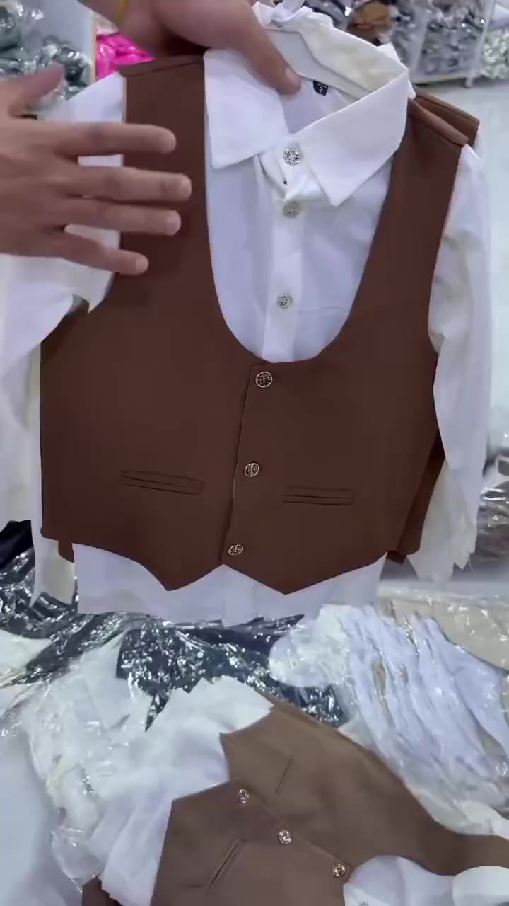 وفرتلكم طقم ولادي للعيد القماش يجنن فد شي حرفياً شرط الفحص اذا معجبكم يرجع بيد المندوب
متكون مــن 4 قطع يلبس مــن عمر سنتين لحد عمر 12 سنه


**إذا كنت صاحب هذا الإعلان وتريد حذفه لأي سبب، رجاءا أرسل رسالة إلى الدعم الفني**