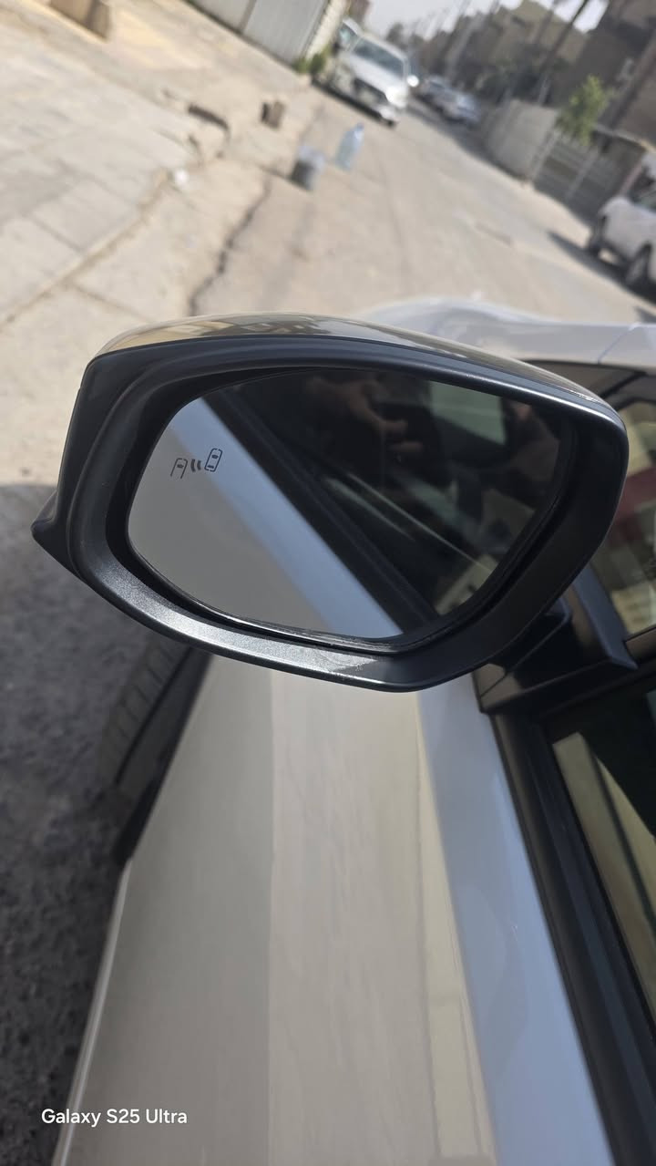 السلام عليكم
بريوس 2025  بلكن phev لون ابيض XSE فول مواصفات
بلكن وهايبرد وبانزين
يعني الشحن يمشيك من 70 الى 90ميل
زيرو زيرو ماشيه 957 ميل 
محرك 2000
رقم بغداد بأسمي 
قمارة بانوراما 
بصمه ابواب 
حساسات امامي وخلفي 
رادار 360  درجه 
كامرة خلفيه دوارة 
كروز سرعه 
توقف ذات 
شاحن واير ليس
نقطه عمياء 
كشنات جلد امطعم ابلون احمر 
كشنات كهرباء 
شاشه كبيره 
ويل كب 19 
كشنات تدفئه وستيرن هم تدفئه
اريل انفكيشن 
مودات قيادة نورمال وسبورت وايكو
لايت ايل اي دي 
كشاف ايل اي دي
وبعد هواي مواصفات 
حادث جانبي باب وجاملغ خلفي ايرباك بردة
صور الحادث وصور التصليح ورقم الشاصي مرفق
السيارة موجودة ابغداد حي العامل 
للاستفسار الاتصال ع رقم ***********
السعر 197
