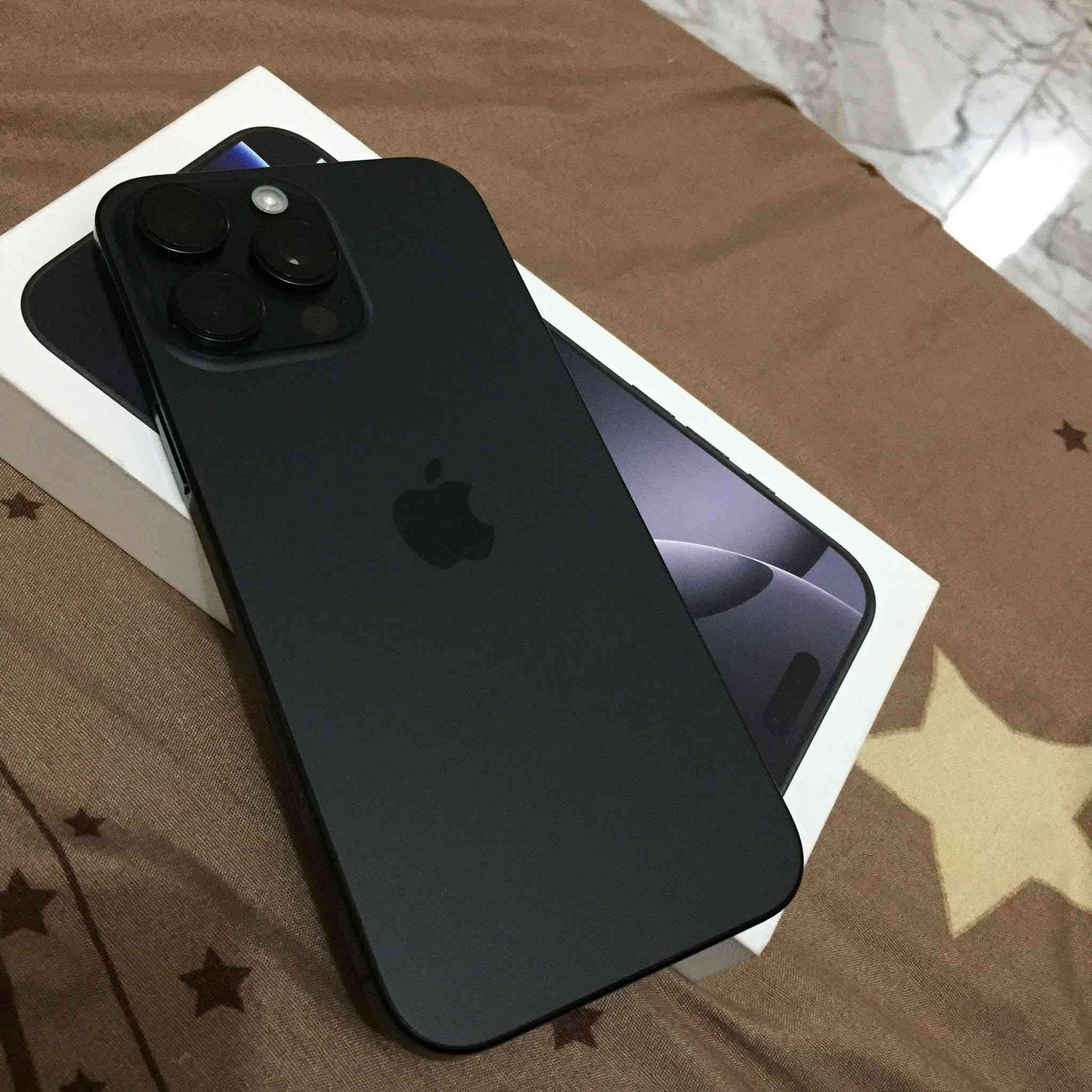 ١٦ برو ماكس للمراوس ب١٧ بروماكس ٢٥٦ هذا هم ذاكرته ٢٥٦ بطاريه ١٠٠ مشحون ٢٥٠ مره والجهاز نظيف كلش كلش ضمان ماستر مكاني الجادرية ***********
