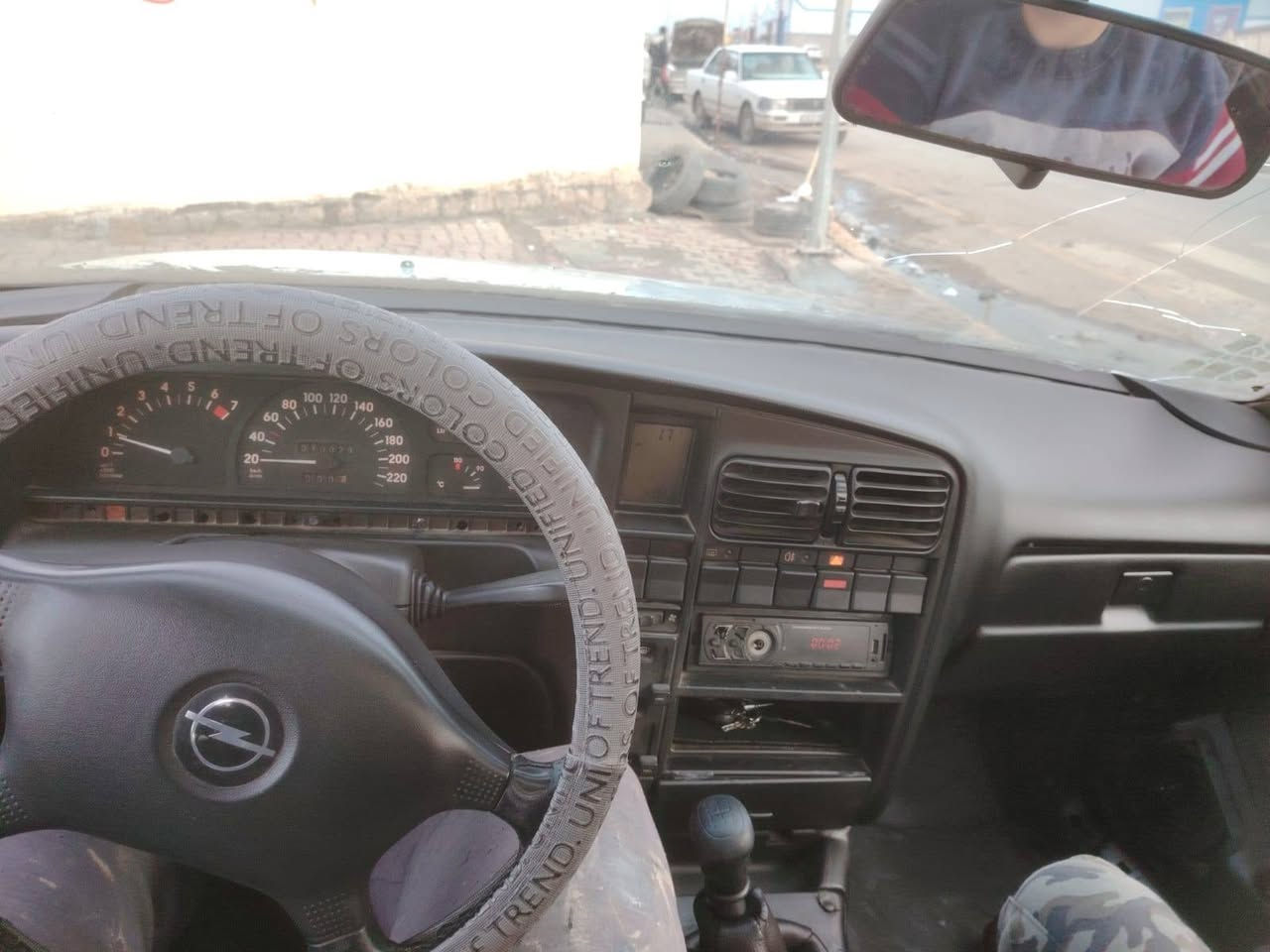 السلام وعليكم  سياره للبيع اوبل اوميكه حجم 20 محرك بي بدايت صرف كير شرط صدر باور كلو جديد كهربائيات كلها شغاله السعر 13 قفل قفل قفل مكاني شرقاط السكنيه الاتصال ***********
