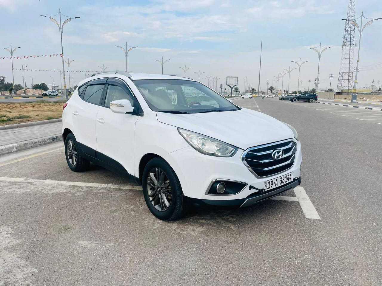 اسلام عليكم للبيع هونداي توسان موديل 2015 خليجي 
ماشيه 130 الف كيلو متر 
رقم كربلاء دولي جديد
محرك 2000دوش السياره جديده وجاهزه من كلشي تبريد تدفئه 
حداديه تخم تاير 
السعر 133
للاستفسار اكثر اتصل / ***********
عنوان السياره كربلاء المقدسة اخون مكلف بنشر بيع فقط
