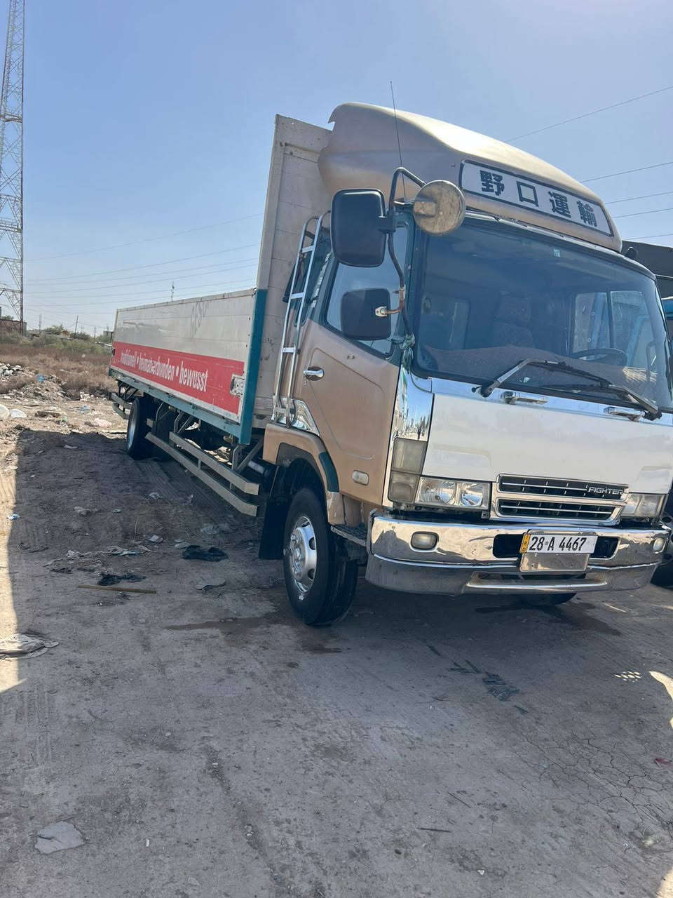 يالله سلام عليكم 
فوزه بزون للبيع موديل 2000اصل.
رقم نكليزي نجف مكينه 14سوبر حديث 
طوله 7وربع سياره جاهزه للعمل 
رقم ***********
العنوان بغداد
