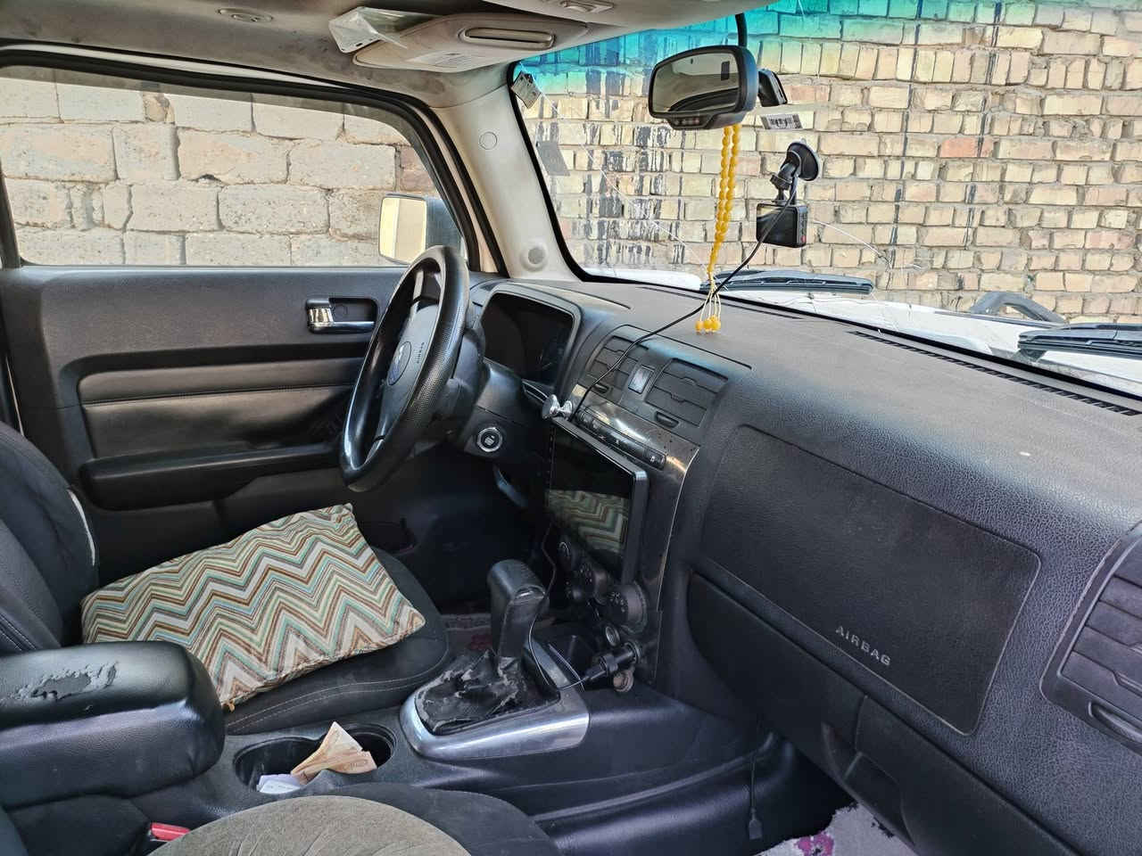 السلام عليكم للبيع همر موديل ٢٠٠٧ بغداد باسمي رقم انكليزي لون أبيض كير ومحرك بلادي تبريد تخم تاير جبلي السعر ١٠٠ وبيها مجال حادثها جاملغ امامي وباب الصدر صبغ بدون دواخل وارد امريكي الفور ويل ملغي مكان السيارة بغداد الاتصال واتساب ***********
