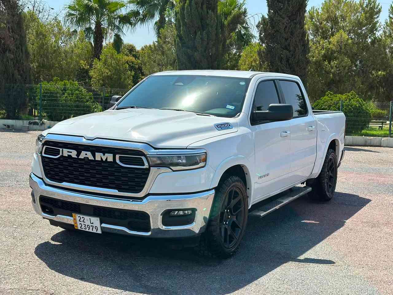 Dodge Ram 
2025 Bighorn
V6 - 3.6L - 4x4

بسمە و شغال
شاشە
کامیرە
کوشینات جلد 
باب طویل
بودی قصیر
دبل اکسل
ویل ٢٢
ماشي 26
بدون صبغ
بدون ارباك
سعر 330 ورقە
عنوان السياره اربيل 
***********
***********
