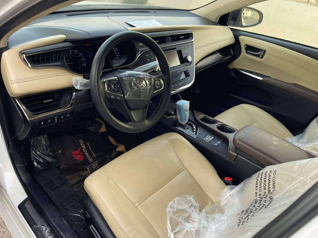 تويتا افلون 2017 خليجي لميتد 
ماشية 107 ألف ميل 
خليجي - مكفولة من الصبغ 
و بارد و ضربة و شخط
كير مكينة مكفولة 
سنوية و فحص جديدة 
بأسمي 

🛑 السعر سوي تعليق يصل مباشرة 🤖 

بقية ع جماليها و نظافتها 
مابيها أي خلل او نقص 

رقم صاحب السيارة 
*********** واتس اب
