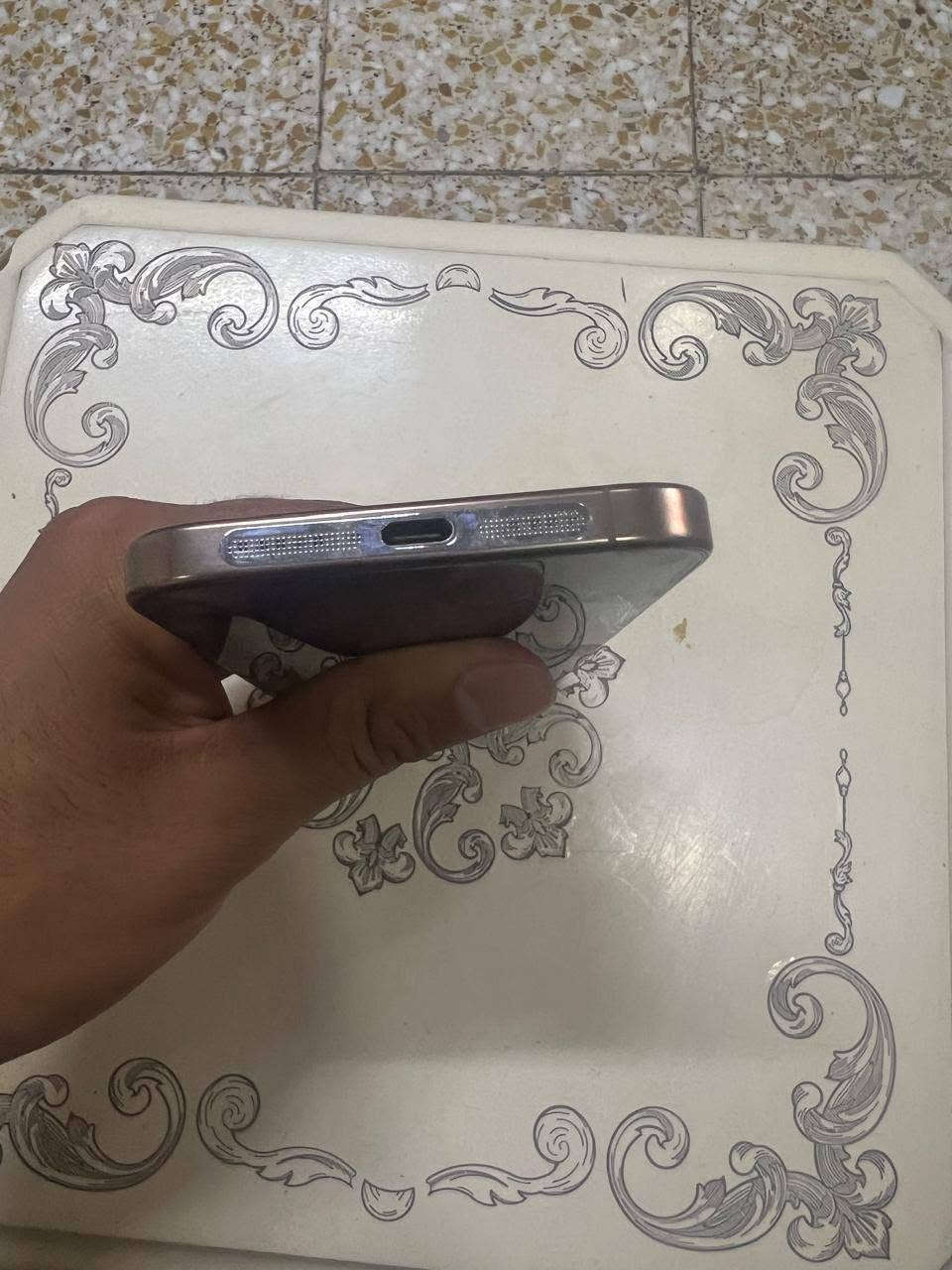آيفون16برو ماكس
ذاكرة 256
بطارية 98
عدد دورات 247
ملحقات كاملة 
جهاز نضيف او اخو الجديد
للتواصل فقط واتساب+964 773 057 0900
سعر 1650 بي مجال بسيط حق الجيه
