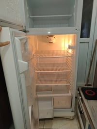 ثلاجة للبيع ب175وبيها مجال نوعية دنكا 07708743110