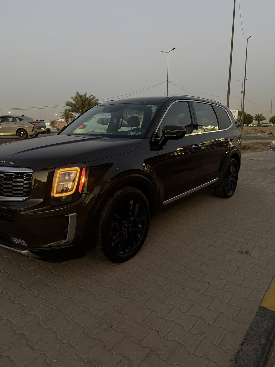 السلام عليكم
كيا تيلورايد موديل 2020
فئه SX
السياره فوول مواصفات
ماشيه 49 الف ميل 
فتحه سقف بانوراما ( دبل فتحه )
داخل عسلي 
تدفئه تبريد كشنات 
تدفئه مقود
كشنات vip
ذاكره كشن 
بردات ابواب خلفيه 
شحن وايرلس 
جنطه كهرباء
مرايا جانبيه شفط
رادار امامي وجانبي 
اشاره بالمرآة الجانبيه 
تحديد مسار 
وضعيات القياده عدد ( 5 ) 
الكراسي الاماميه كهرباء
اربع كامرات
حساسات امامي خلفي ( 8 حساسات )
لدات اناره داخليه متعدده الالوان اصل 
الحادث : خلفي ربع قبق جنطه + جاملغ خلفي ايمن 
الايرباكات : ايرباك برده
بالعراق صارت دحجه خفيفه بالباب خلف السايق موجوده صوره الدحجه 
مكان السياره نجف
رقم هاتف ***********
السعر 268 ورقه
