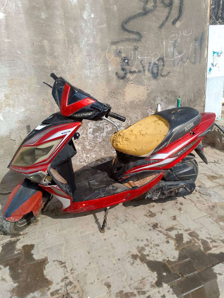 السلام عليكم
دراجه تشتغل هندر سلف 
كهربائيه كله شغاله 
سعره 180 
مكاني باسماوه رقم ***********
