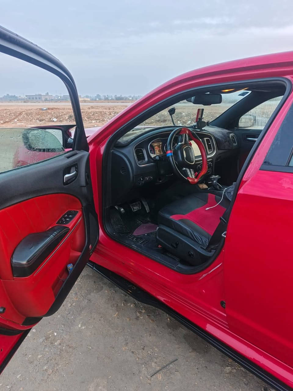 جارجر 2015 
مكينه 3600
كشن جلد حضن كهربائي جهتين
خزن ميموري وتدفئه وتبريد 
فتحه وشاشه كبيره وتحكمات وشفتات وكامره وردار جانبي ونقطه عمياء ومضخم صوت 
وتشغيل عن بعد
وكزوز رياضي 
منضومه زنون بلادي
سياره ماشيه 113 الف مايل
مكينه مسويله ادامه قبل كم يوم نوزل وبلك ونجكتر كله جديد اصلي
حداديه وتخم تاير
وكهربائيات تبريد تدفئه
سياره جاهزه السعر 178 وبيها مجال 
***********
