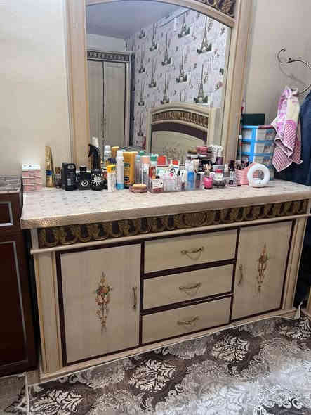 سلام عليكم غرفة نوم نظيفه جدأ للبيع سعر 800 عنوان كركوك واسطي ***********
